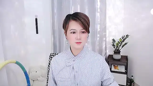 Snapshot of Fan_ting chatting on February 13, 2025, 8:17 am Fan ting online show from February 13, 2025, 8:17 am