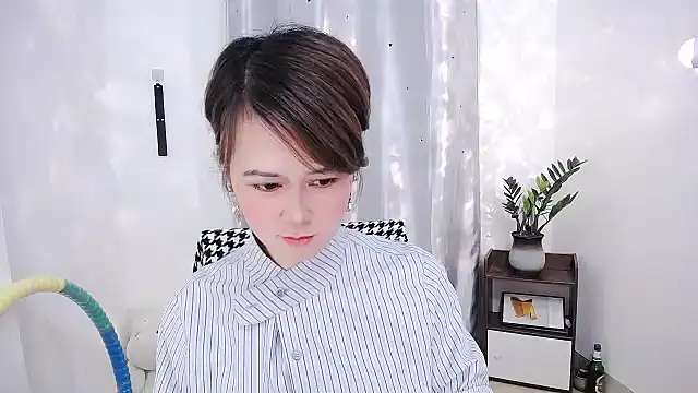 Snapshot of Fan_ting chatting on February 13, 2025, 11:17 am Fan ting online show from February 13, 2025, 11:17 am