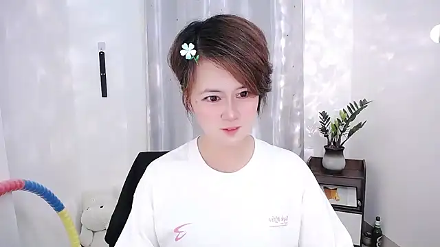 Snapshot of Fan_ting chatting on February 15, 2025, 10:11 am Fan ting online show from February 15, 2025, 10:11 am