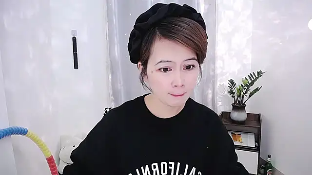 Snapshot of Fan_ting chatting on February 17, 2025, 3:04 am Fan ting online show from February 17, 2025, 3:04 am