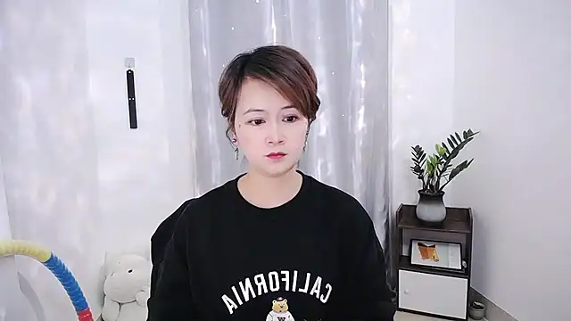 Snapshot of Fan_ting chatting on February 22, 2025, 4:07 am Fan ting online show from February 22, 2025, 4:07 am