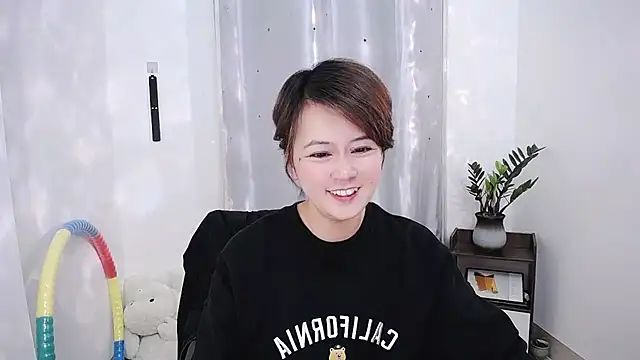 Snapshot of Fan_ting chatting on February 22, 2025, 10:18 am Fan ting online show from February 22, 2025, 10:18 am