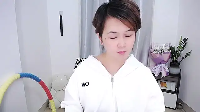 Snapshot of Fan_ting chatting on March 18, 2025, 8:25 am Fan ting online show from March 18, 2025, 8:25 am