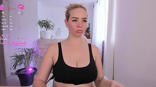 Niicoleta online show from March 3, 2026, 8:59 pm