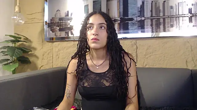 Layla 707 online show from March 2, 2026, 8:37 pm