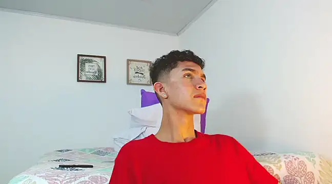 Noah tyler  online show from December 4, 2024, 1:14 am