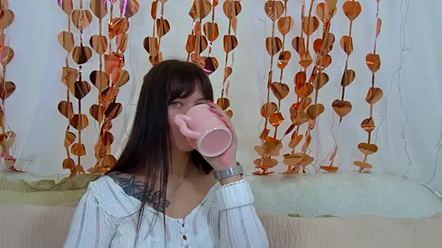 AlexandraBloom online show from February 15, 2026, 6:59 pm