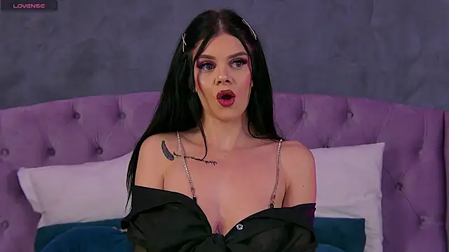 IvyRaven online show from February 1, 2025, 6:08 pm