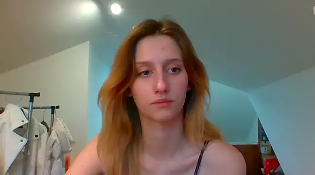 Snapshot of LUNA_delight chatting on December 4, 2024, 7:39 am LUNA delight online show from December 4, 2024, 7:39 am