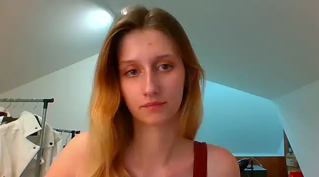 Snapshot of LUNA_delight chatting on December 6, 2024, 5:55 pm LUNA delight online show from December 6, 2024, 5:55 pm