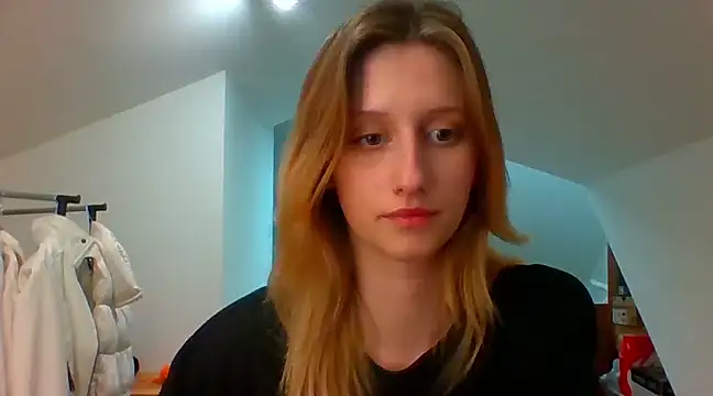 Snapshot of LUNA_delight chatting on December 18, 2024, 2:49 pm LUNA delight online show from December 18, 2024, 2:49 pm