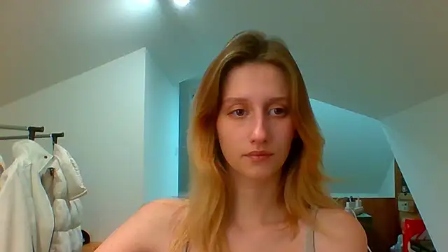 Snapshot of LUNA_delight chatting on December 20, 2024, 2:49 pm LUNA delight online show from December 20, 2024, 2:49 pm
