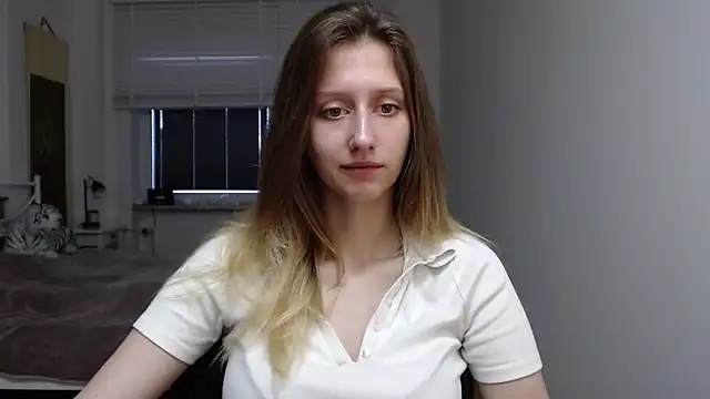 Snapshot of LUNA_delight chatting on September 15, 2025, 5:40 am LUNA delight online show from September 15, 2025, 5:40 am
