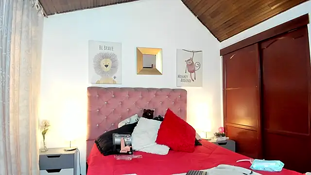 CelessteRedds online show from April 14, 2026, 11:38 am