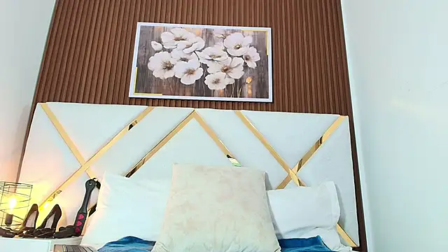 Slut Milf  online show from October 29, 2025, 7:48 pm