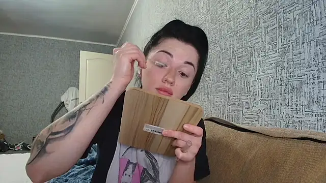 Liana diva online show from February 28, 2026, 7:37 pm