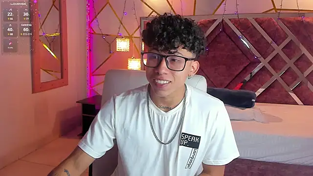 Snapshot of AkazaBoy_ chatting on January 7, 2025, 4:08 am AkazaBoy  online show from January 7, 2025, 4:08 am