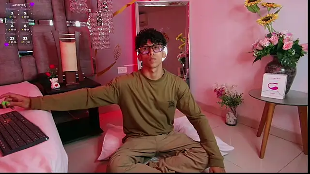 Snapshot of AkazaBoy_ chatting on February 21, 2025, 2:06 am AkazaBoy  online show from February 21, 2025, 2:06 am