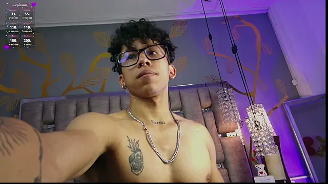 Snapshot of AkazaBoy_ chatting on February 21, 2025, 5:35 am AkazaBoy  online show from February 21, 2025, 5:35 am