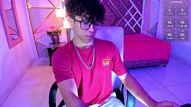 Snapshot of AkazaBoy_ chatting on March 4, 2025, 4:17 am AkazaBoy  online show from March 4, 2025, 4:17 am