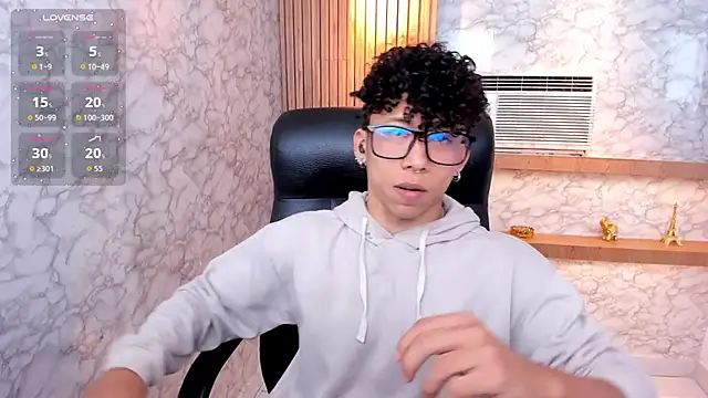 Snapshot of AkazaBoy_ chatting on September 12, 2025, 8:31 pm AkazaBoy  online show from September 12, 2025, 8:31 pm