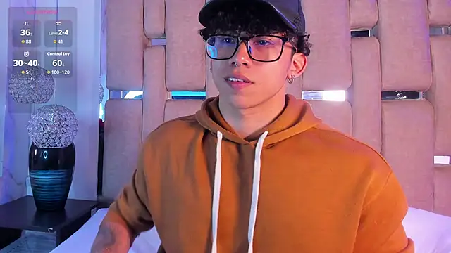 AkazaBoy  online show from November 22, 2025, 4:44 am