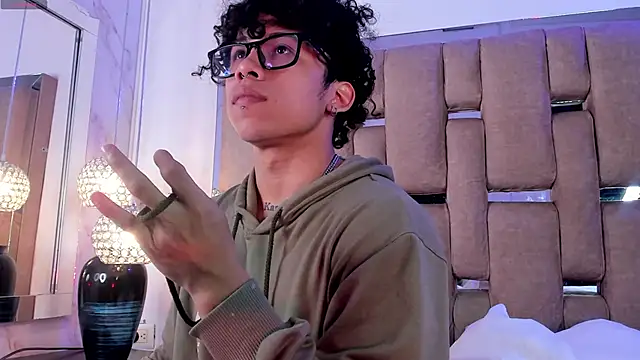 AkazaBoy  online show from March 4, 2026, 5:02 am