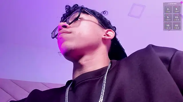 AkazaBoy  online show from July 8, 2026, 8:24 pm