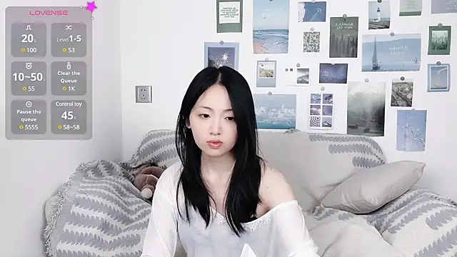 LiLiYbaby online show from December 3, 2024, 3:55 pm