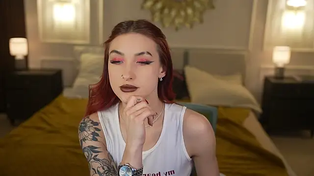 Magnetic Mia  online show from March 31, 2026, 10:43 pm