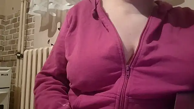 Snapshot of AalinnaK chatting on February 22, 2025, 4:40 pm AalinnaK online show from February 22, 2025, 4:40 pm