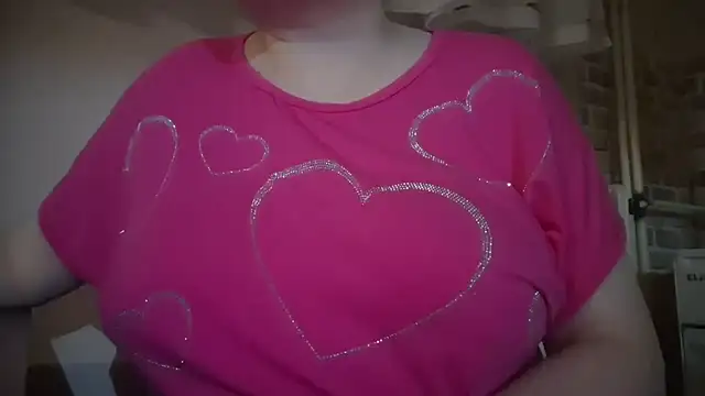 AalinnaK online show from December 4, 2025, 2:37 pm