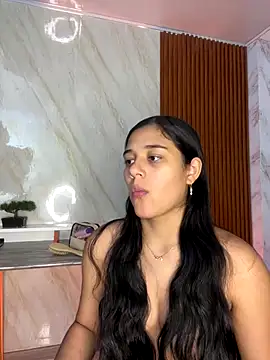 floriamANDjazmin online show from November 22, 2025, 7:02 pm