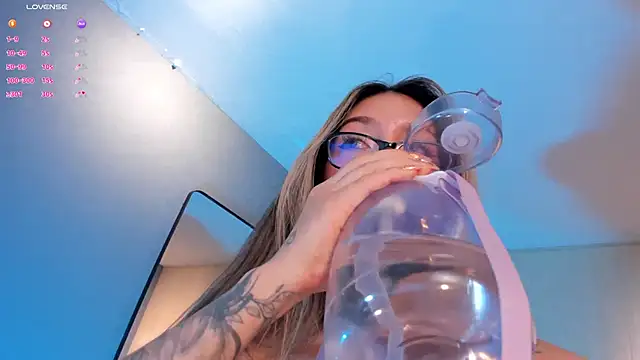 Snapshot of TaraLawrence chatting on February 25, 2025, 6:25 am TaraLawrence online show from February 25, 2025, 6:25 am