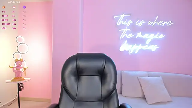 Snapshot of TaraLawrence chatting on March 2, 2025, 5:36 pm TaraLawrence online show from March 2, 2025, 5:36 pm