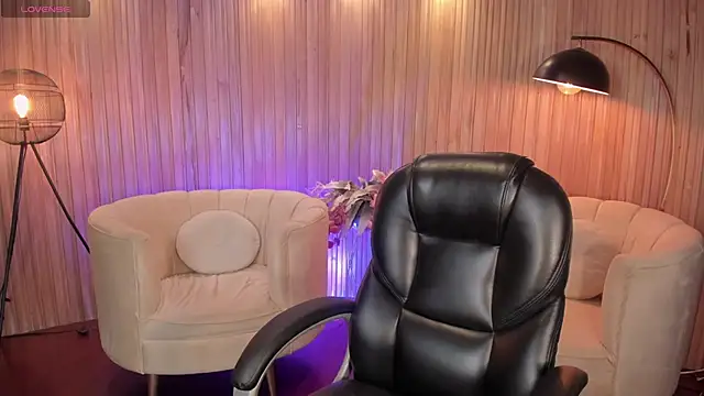 Snapshot of TaraLawrence chatting on March 20, 2025, 3:02 am TaraLawrence online show from March 20, 2025, 3:02 am