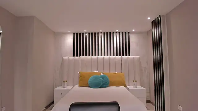 Snapshot of TaraLawrence chatting on September 22, 2025, 12:56 am TaraLawrence online show from September 22, 2025, 12:56 am