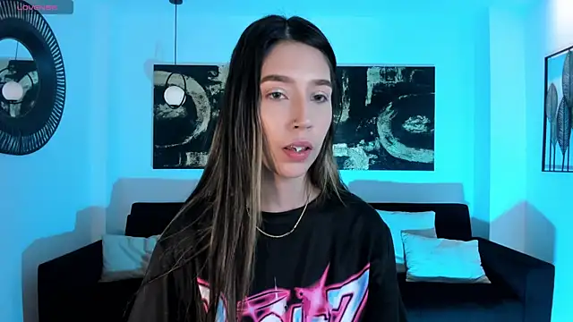 Snapshot of TaraLawrence chatting on September 24, 2025, 3:43 am TaraLawrence online show from September 24, 2025, 3:43 am