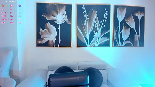 Snapshot of TaraLawrence chatting on October 5, 2025, 2:21 am TaraLawrence online show from October 5, 2025, 2:21 am