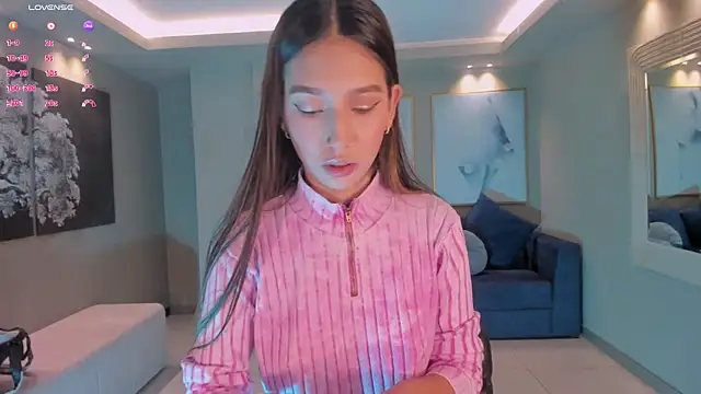 Snapshot of TaraLawrence chatting on October 18, 2025, 4:48 am TaraLawrence online show from October 18, 2025, 4:48 am