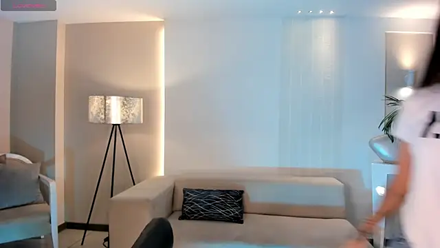 Snapshot of TaraLawrence chatting on October 25, 2025, 4:53 am TaraLawrence online show from October 25, 2025, 4:53 am