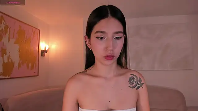 Snapshot of TaraLawrence chatting on November 11, 2025, 2:33 am TaraLawrence online show from November 11, 2025, 2:33 am