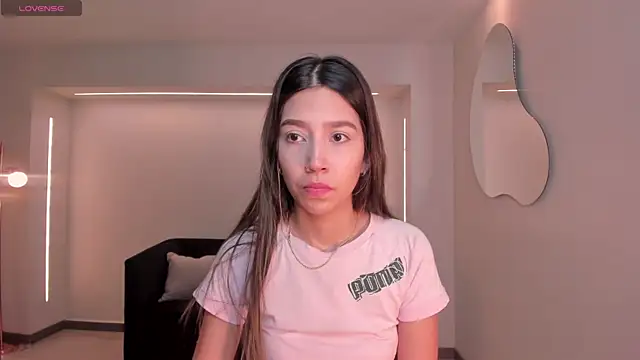 Snapshot of TaraLawrence chatting on November 15, 2025, 6:22 am TaraLawrence online show from November 15, 2025, 6:22 am