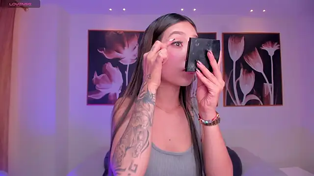 Snapshot of TaraLawrence chatting on November 21, 2025, 3:27 am TaraLawrence online show from November 21, 2025, 3:27 am