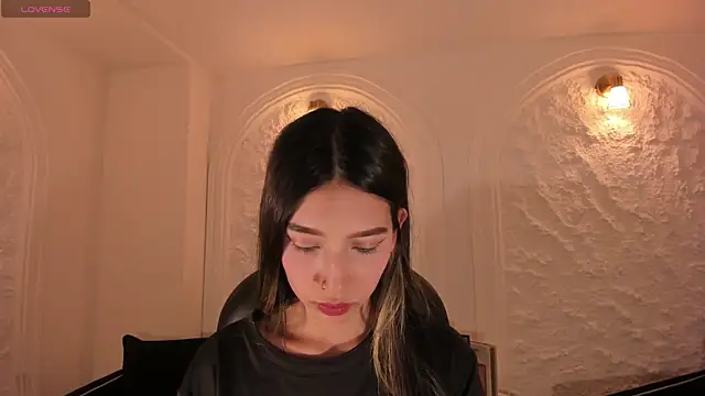 Snapshot of TaraLawrence chatting on December 21, 2025, 3:46 am TaraLawrence online show from December 21, 2025, 3:46 am