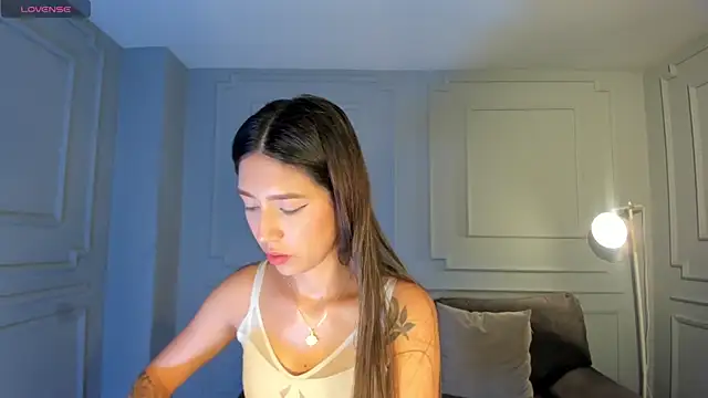 Snapshot of TaraLawrence chatting on February 10, 2026, 3:32 am TaraLawrence online show from February 10, 2026, 3:32 am