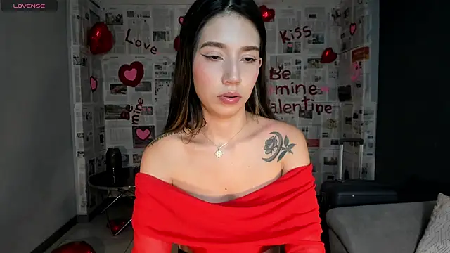 Snapshot of TaraLawrence chatting on February 14, 2026, 9:44 pm TaraLawrence online show from February 14, 2026, 9:44 pm