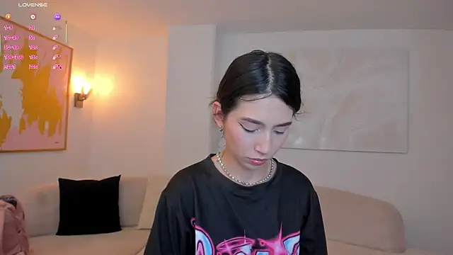 Snapshot of TaraLawrence chatting on February 24, 2026, 3:37 am TaraLawrence online show from February 24, 2026, 3:37 am