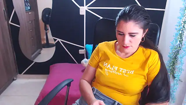 LUCY LI online show from January 17, 2025, 7:16 pm