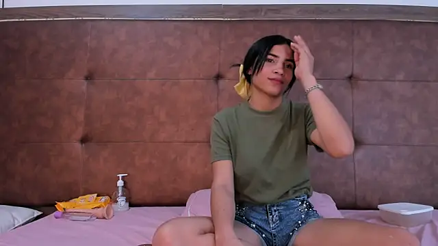 Macareena18 online show from December 12, 2024, 2:26 am